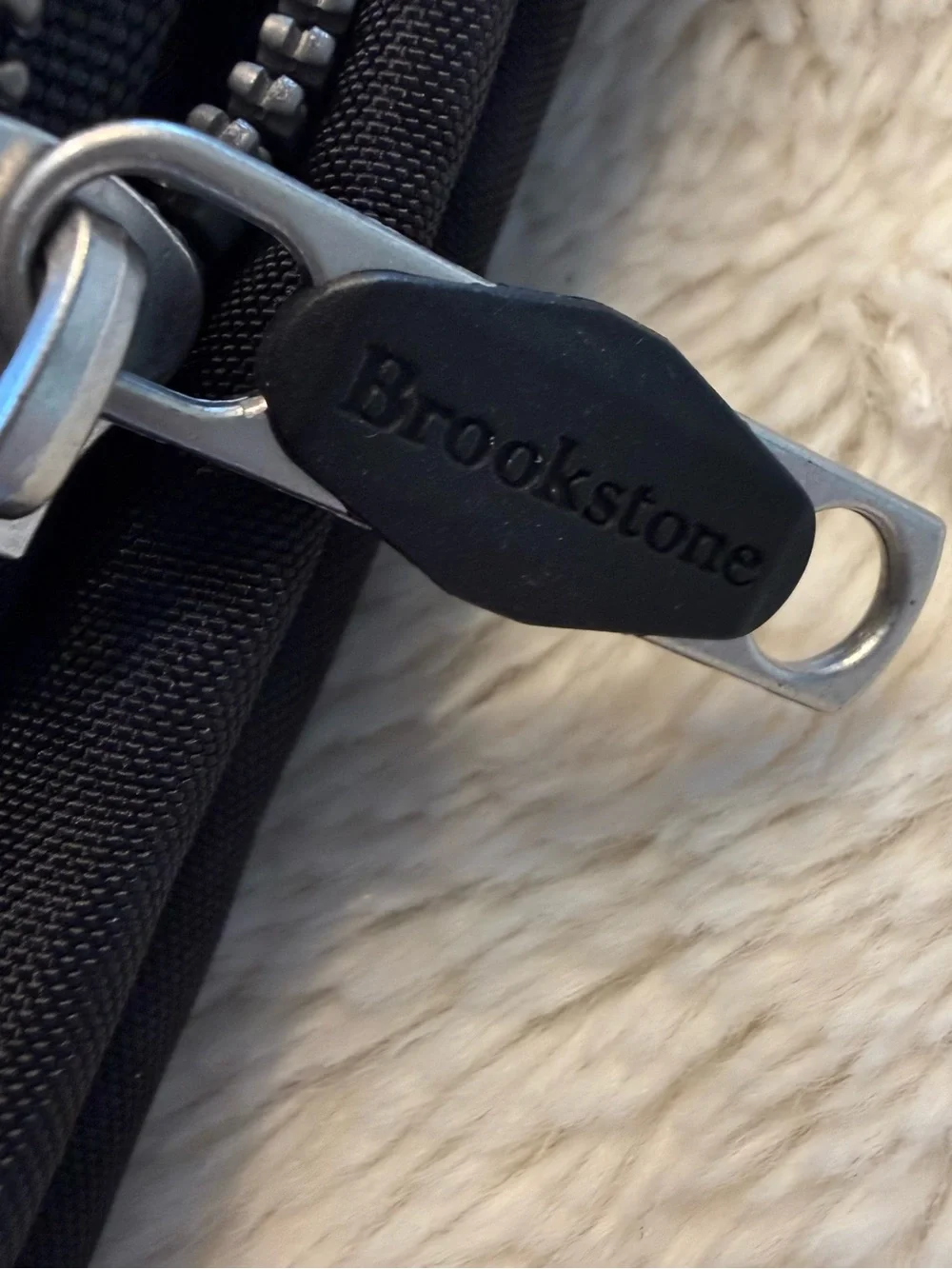 Brookstone Sling Shoulder Messenger Bag Black Unisex Cross Body Travel Commuter